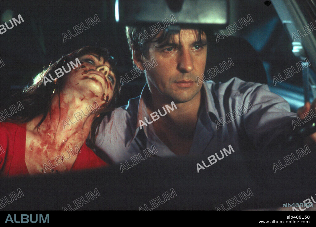 CHISCO AMADO y EVA FERNANDEZ en ILEGAL, 2003, dirigida por IGNACIO VILAR. Copyright VIA LACTEA FILMES/PRODUCTORA FARO-LEREZ/TVG.