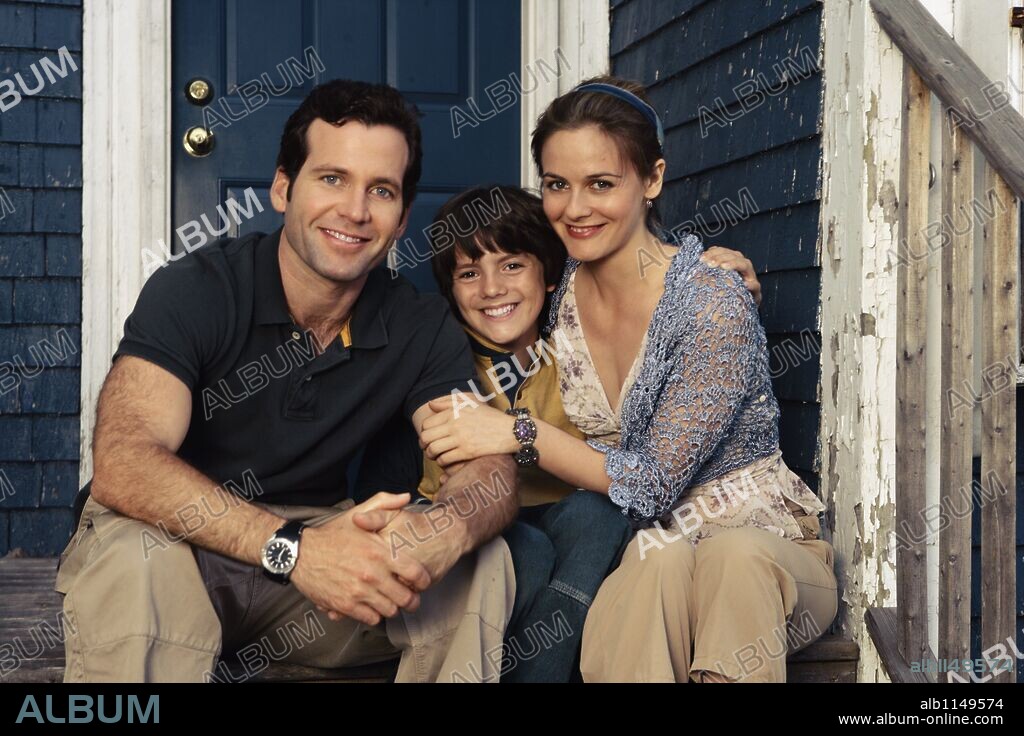 ALICIA SILVERSTONE, EION BAILEY and MATTHEW KNIGHT in CANDLES ON BAY STREET-TV, 2006. Copyright Bay Street Films/Hallmark Hall of Fame Productions.