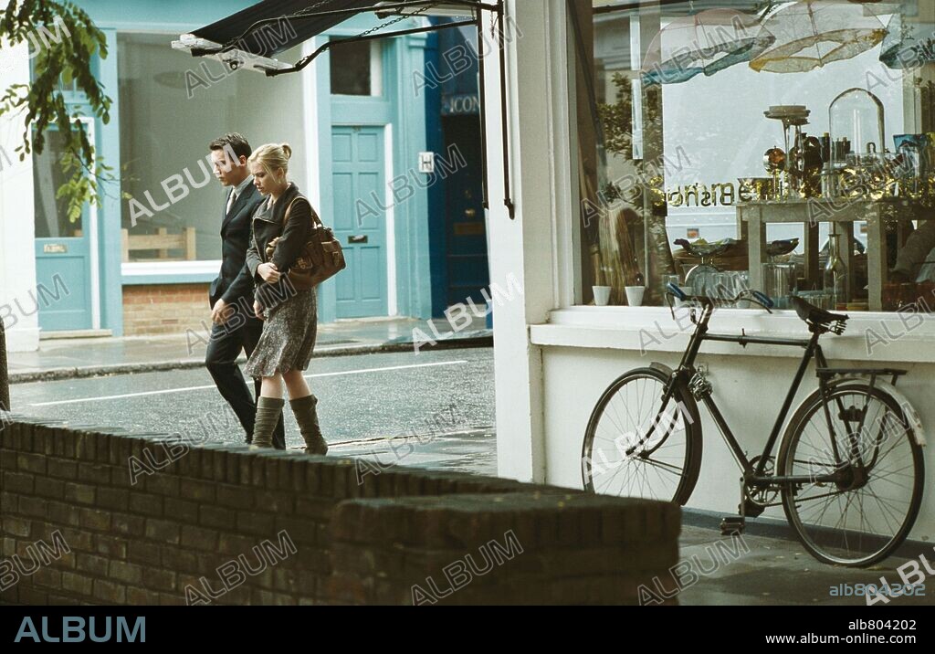 JONATHAN RHYS MEYERS and SCARLETT JOHANSSON in MATCH POINT, 2005, directed by WOODY ALLEN. Copyright BBC FILMS / COOTE, CLIVE.