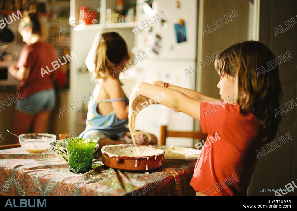 AINET JOUNOU en ALCARRÀS, dirigida por CARLA SIMON. Copyright Elastica Films, Avalon P.C, Vilaüt Films, Kino Produzioni, Movistar+, RTVE, TV3.