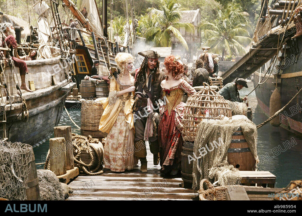 JOHNNY DEPP en PIRATAS DEL CARIBE: EN EL FIN DEL MUNDO, 2007 (PIRATES OF THE CARIBBEAN: AT WORLDS END), dirigida por GORE VERBINSKI. Copyright WALT DISNEY PICTURES / MOUNTAIN, PETER.