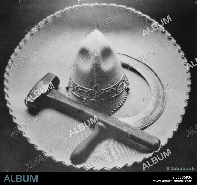 TINA MODOTTI. Modotti, Tina ; photographe italo-mexicaine ; 1896-1942. "Sombrero avec marteau et faucille", 1928.