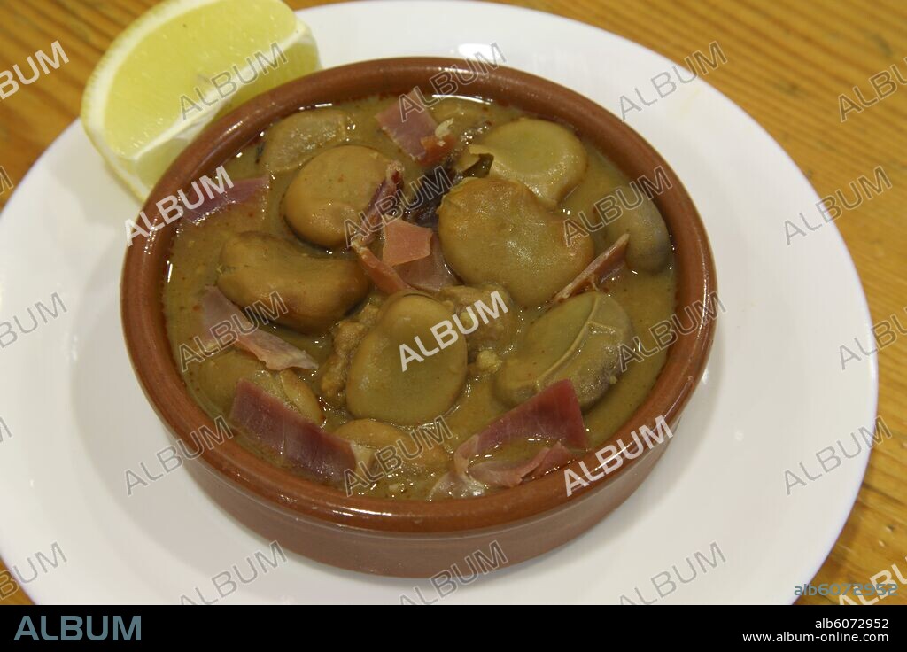 Murcia (capital); tapa de los típicos "michirones" (habas cocidas con chorizo, jamón, etc).
