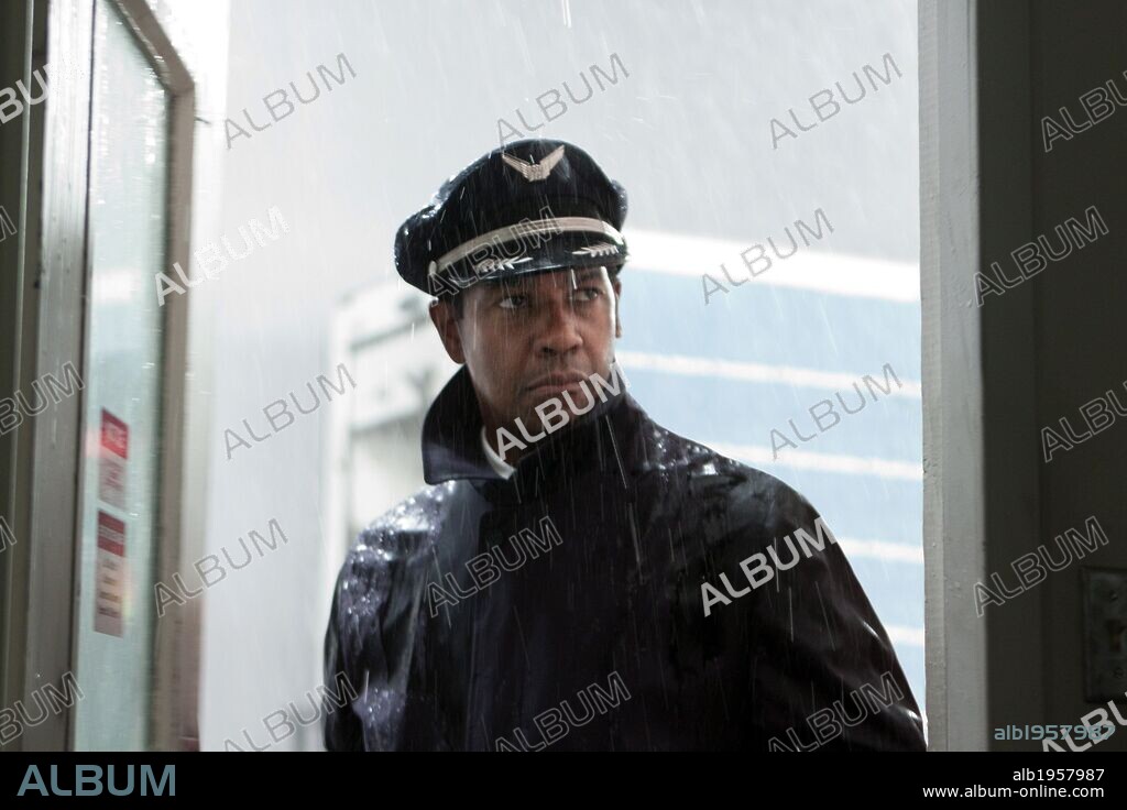 DENZEL WASHINGTON in FLIGHT, 2012, directed by ROBERT ZEMECKIS. Copyright PARAMOUNT PICTURES.