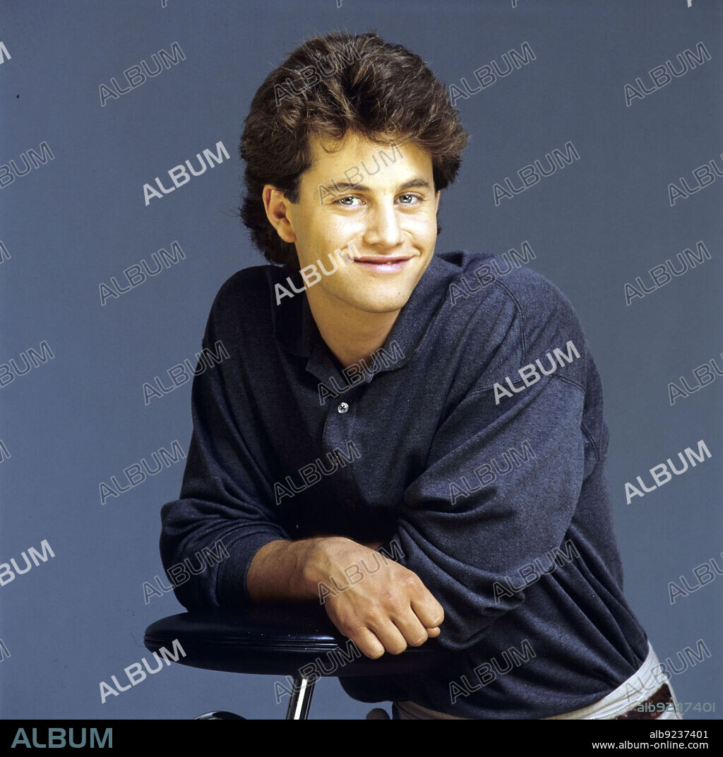 KIRK CAMERON dans GROWING PAINS, 1985, réalisé par JOHN TRACY. Copyright WARNER BROS. TELEVISION.