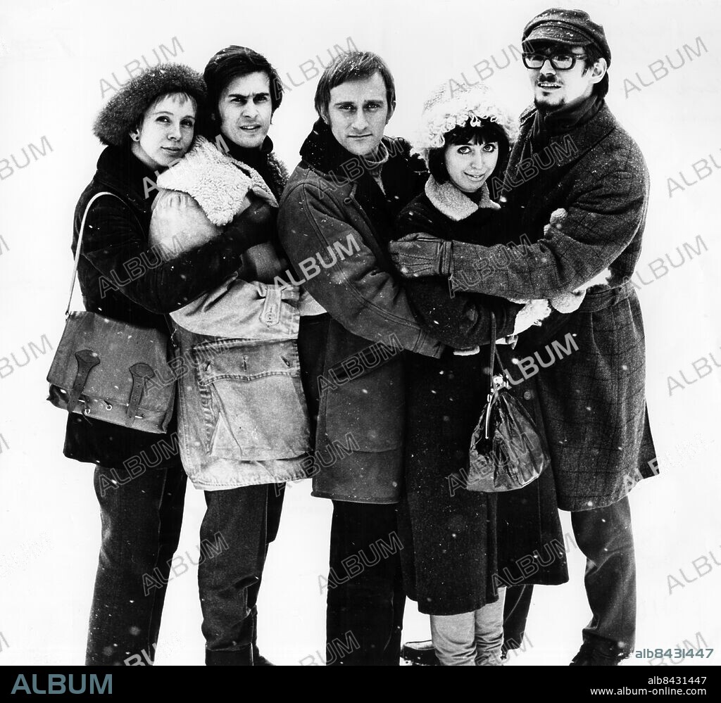 STOCKHOLM 1969-02.. Medlemmarna i Fickteatern. Från vänster Suzanne Osten, regissör, Tom Deutgen, skådespelare och regissör, Leif Sundberg, skådespelare och regissör, Lottie Ejebrant, skådespelare, samt Gunnar Edander, kompositör.. Foto: Ulf Stråhle / SVT / Kod: 5600. Bild och reportage publ i RiR 10/69 inför Konsument 69: Samhälle till salu - Fickteatern spekulerar.. RiR 19388 sv/v. Mapp: TV-bilder div. 174 program personer m.m.. Vänner.
