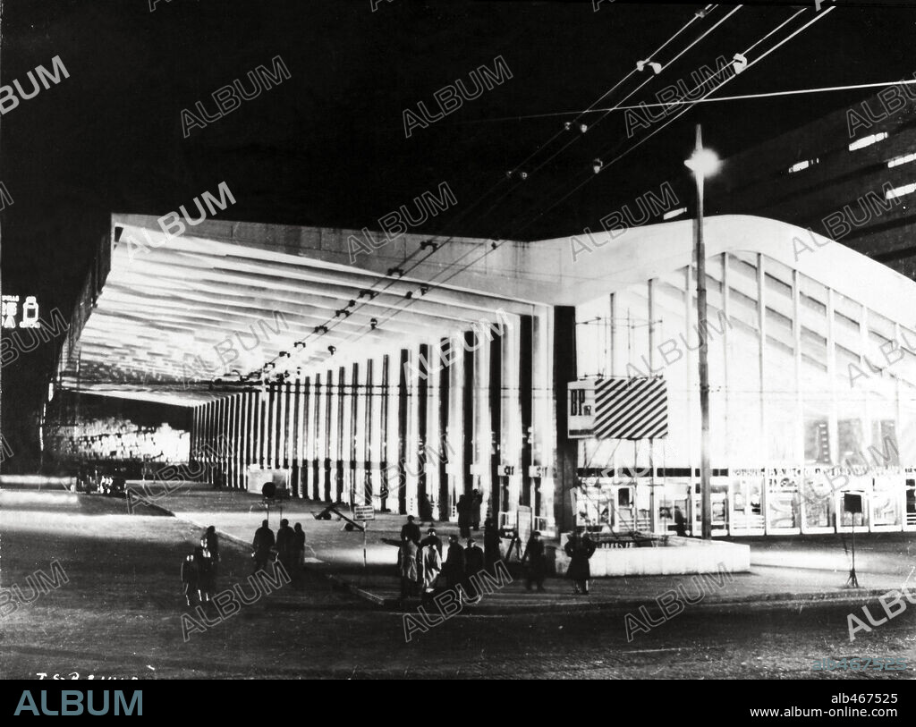 TERMINAL STATION, 1953 (STAZIONE TERMINI), directed by VITTORIO DE SICA. Copyright COLUMBIA PICTURES.