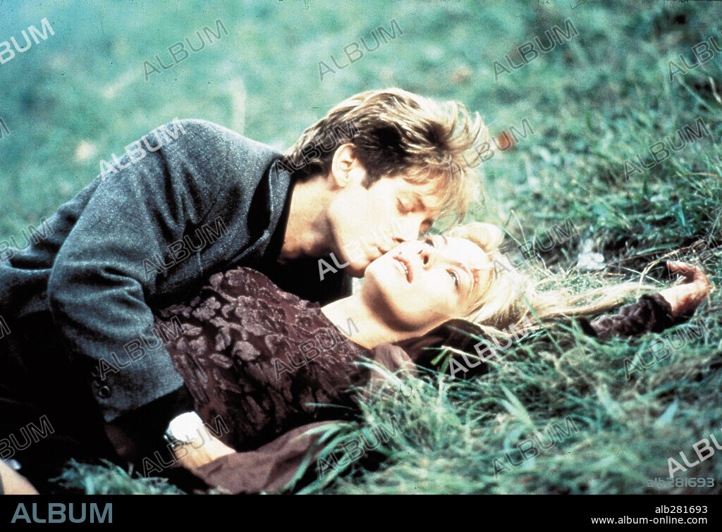 DEBORAH KARA UNGER y JAMES SPADER en CRASH, 1996, dirigida por DAVID CRONENBERG. Copyright ALLIANCE COMMUNICATIONS.