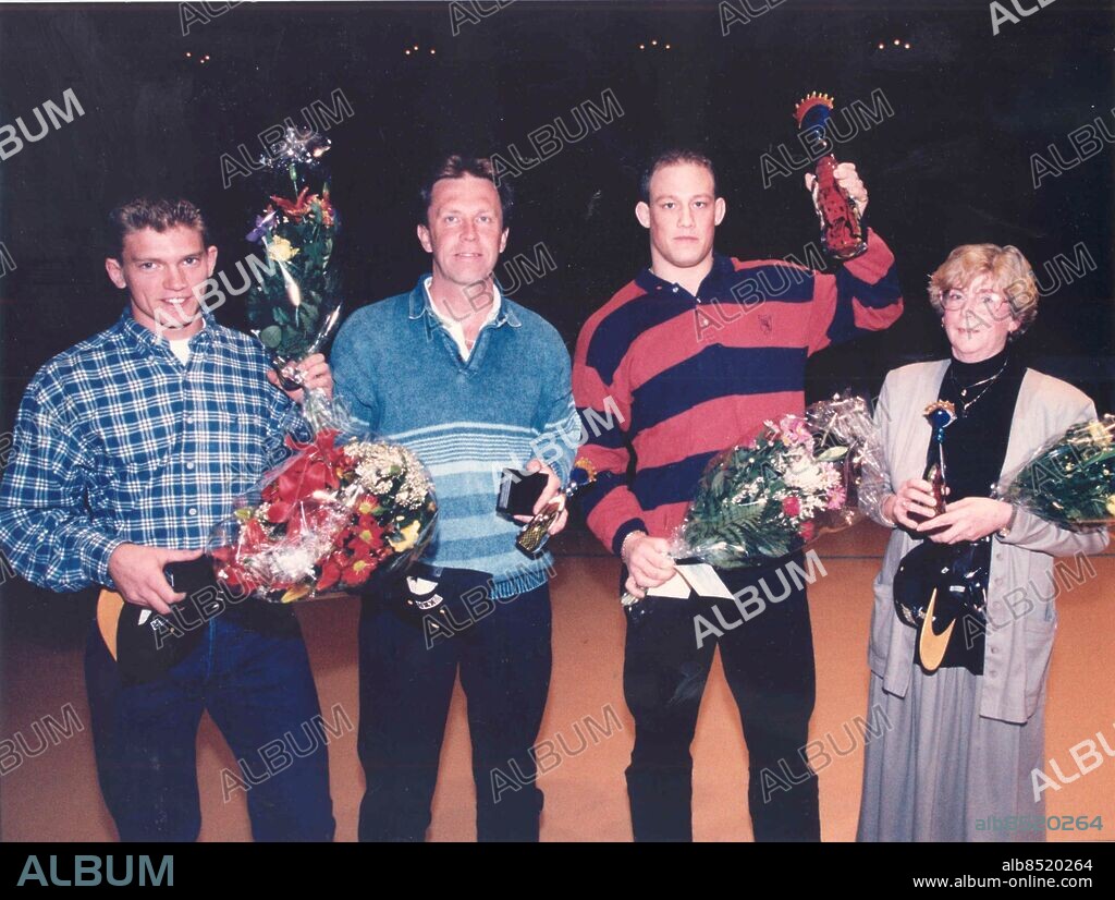 GÖTEBORG 1994.. Göteborgs-Postens sportpris har gått till fotbollsspelaren Jesper Blomqvist, fotbollstränaren Roger Gustafsson och brottaren Mikael Ljungbäck. *** Local Caption *** GP Foto: Stefan Berg / Kamerareportage / TT / Kod: 2524.