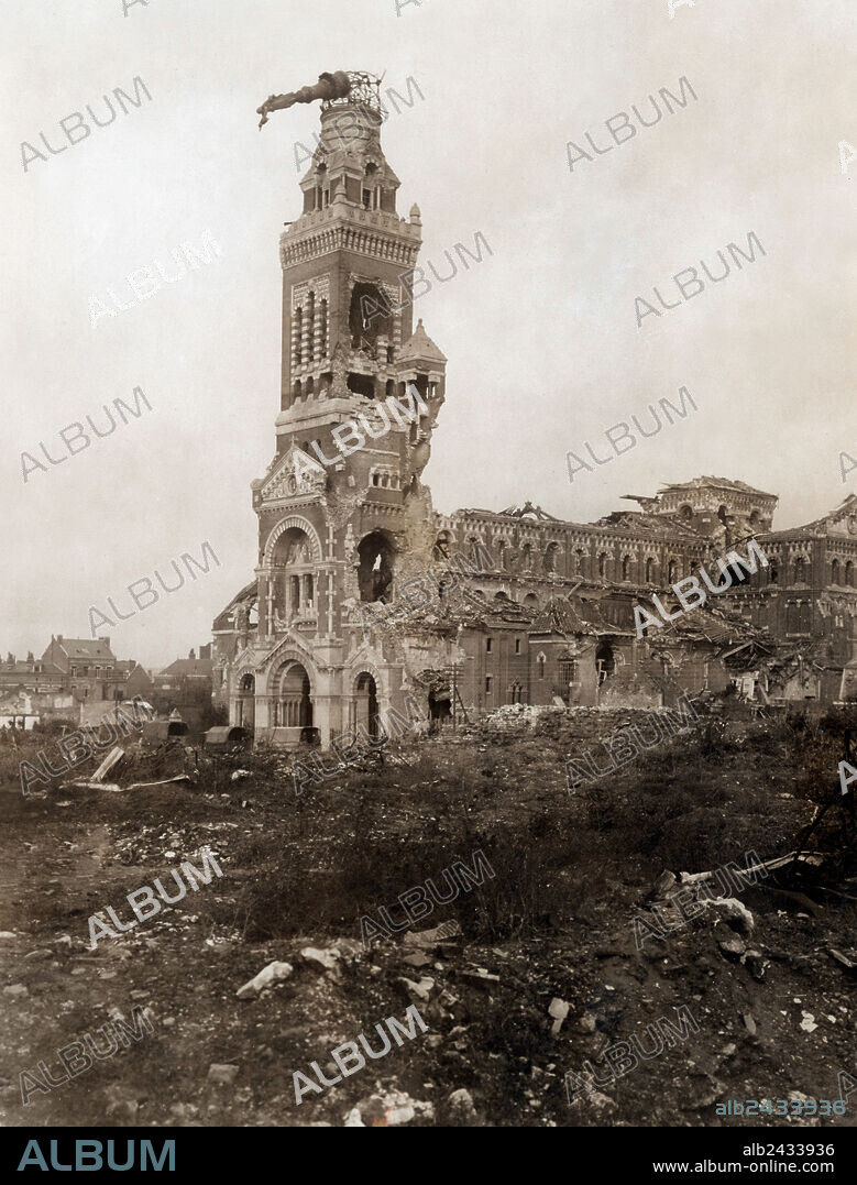 Albert church (Somme, France) destroyed by English during battle of Somme in 1916.