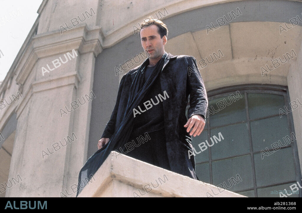 NICOLAS CAGE in CITY OF ANGELS, 1998, directed by BRAD SILBERLING. Copyright WARNER BROS.