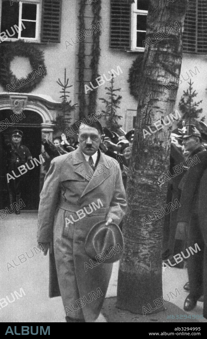 Adolf Hitler visits the historic Schillerhaus in Weimar - 1934.