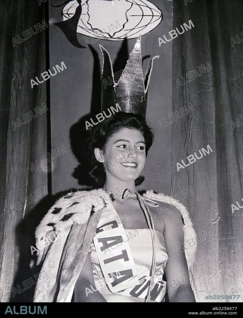 CARMEN CERVERA , LA BARONESA THYSSEN , DURANTE MISS CATALUÑA 1960.