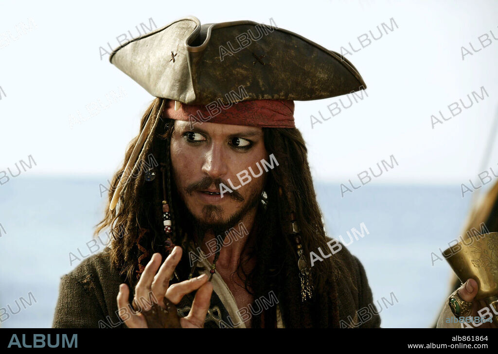 JOHNNY DEPP en PIRATAS DEL CARIBE: EL COFRE DEL HOMBRE MUERTO, 2006 (PIRATES OF THE CARIBBEAN: DEAD MAN'S CHEST), dirigida por GORE VERBINSKI. Copyright DISNEY ENTERPRISES / MOUNTAIN, PETER.
