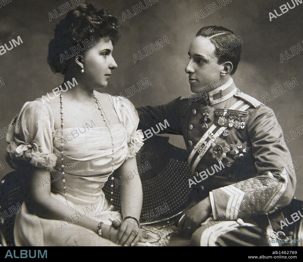 ALFONSO XIII (1886-1941). Rey de España (1886-1931). S. XIX-XX (S. XIX-S. XX). "EL REY JUNTO A LA QUE ENTONCES AUN ERA SU PROMETIDA, VICTORIA EUGENIA DE BATTENBERG". Fotografía.