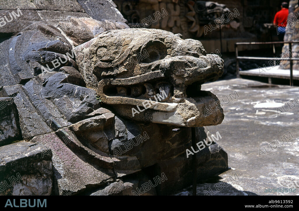 Teotihuacan, Temple of Quetzalcoatl, sculpture of the head of a snake emerging from a kind of ruff of feathers and water, symbol of Quetzalcoatl, one of the main deities of the Mesoamerican people considered as the creator God and lawgiver.