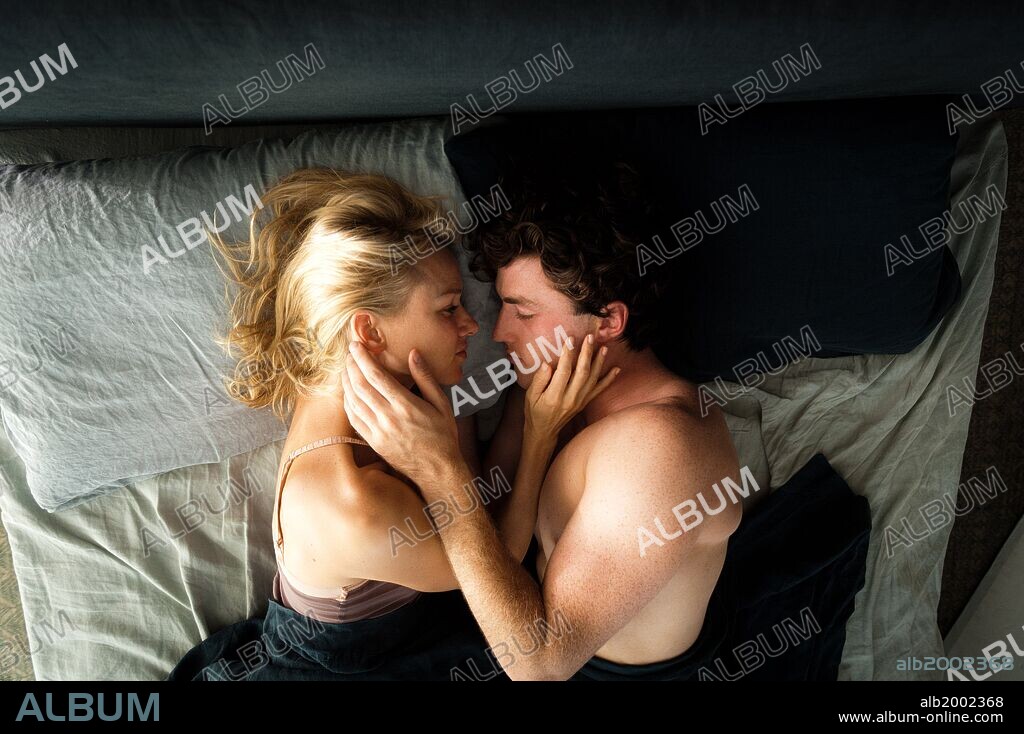 JAMES FRECHEVILLE y NAOMI WATTS en DOS MADRES PERFECTAS, 2013 (ADORÉ), dirigida por ANNE FONTAINE. Copyright GAUMONT.