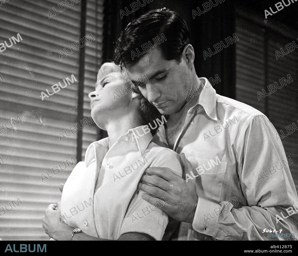 JANET LEIGH and JOHN GAVIN in PSYCHO, 1960, directed by ALFRED HITCHCOCK. Copyright SHAMLEY PRODUCTIONS.