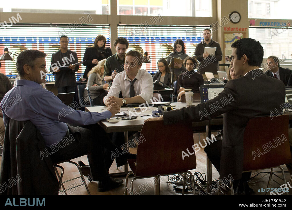GEORGE CLOONEY, MAX MINGHELLA and RYAN GOSLING in THE IDES OF MARCH, 2011, directed by GEORGE CLOONEY. Copyright CROSS CREEK PICTURES.