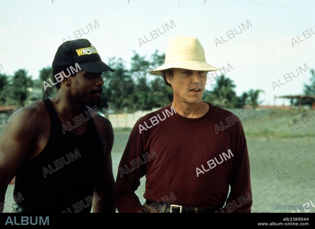 CHRISTOPHER WALKEN y STEVE JAMES en MCBAIN, 1991, dirigida por JAMES GLICKENHAUS. Copyright MARBLE HALL.