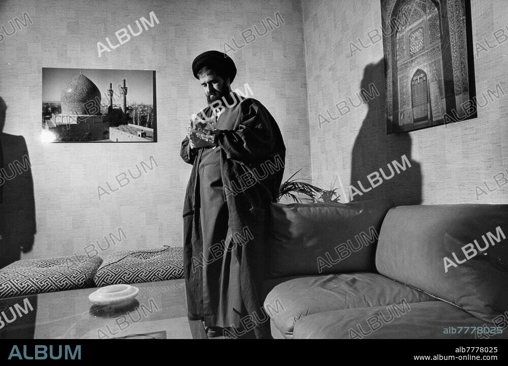 Khomeini, Ahmad; iranischer schiitischer Geistlicher und Politiker (jüngerer Sohn des Ayatollah Khomeini); Qom (Iran) 15.03.1946 - Teheran 17.03.1995. Ahmad Khomeini zum Zeitpunkt der Geiselnahme in der amerikanischen Botschaft in Teheran. Foto, 19.11.1979.