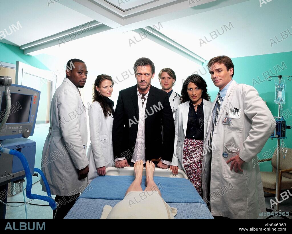 HUGH LAURIE, JENNIFER MORRISON, JESSE SPENCER, LISA EDELSTEIN, OMAR EPPS and ROBERT SEAN LEONARD in HOUSE, M. D., 2004 (HOUSE M. D.), directed by BRYAN SINGER and KEITH GORDON. Copyright FOX BROADCASTING COMPANY / HUMBERT, SCOTT.