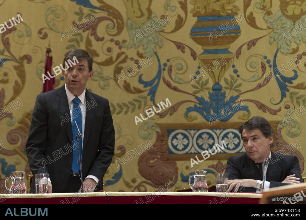 Madrid, 06/12/2015. Auditorium of the Complutense University. Carlos Andradas takes office as rector in the presence of Ignacio González and the dismissed rector José Carrillo. Photo: Isabel Permuy ARCHDC.