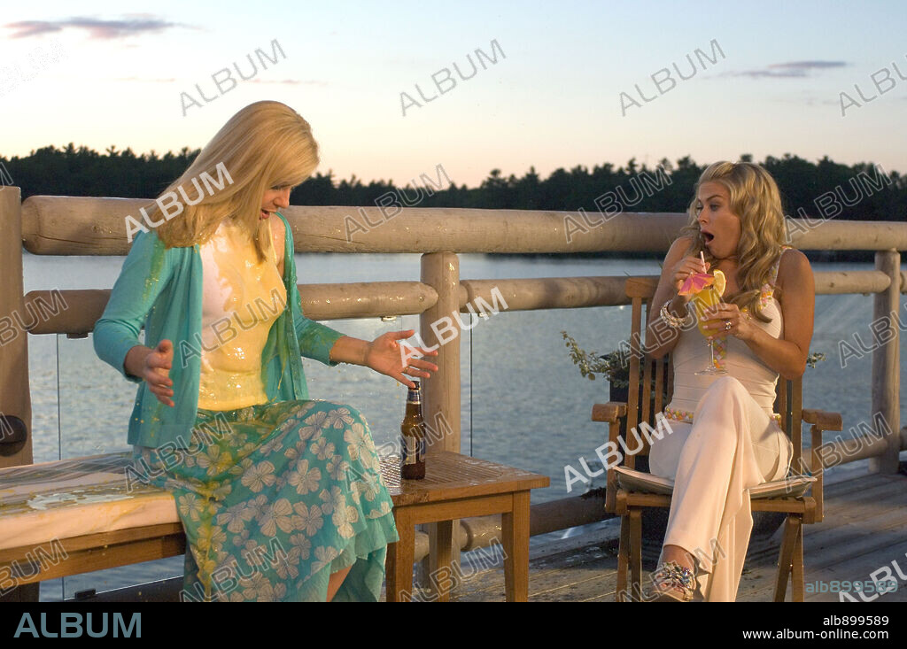 BONNIE HUNT and CARMEN ELECTRA in CHEAPER BY THE DOZEN 2, 2005, directed by ADAM SHANKMAN. Copyright 20TH CENTURY FOX.