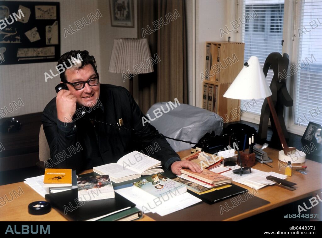 Lars Lasse Holmqvist vid skrivbord. Holmqvist Lasse redaktör TV Porträtt 1969. Foto: Sydsvenskan / IBL Bildbyrå.