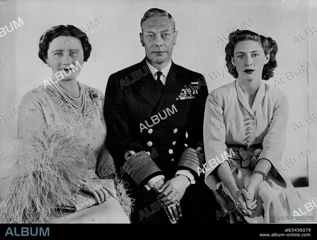 King And Queen And Youngest Daughter - Latest Camera Study -- A charming picture of their Majesties The King and Queen with their youngest Daughter, Princess Margaret Rose, 19 years of age next August, the Princess will accompany their Majesties on the Royal Tour to Australia and New Zealand early next year. November 01, 1946. (Photo by Reuterphoto).