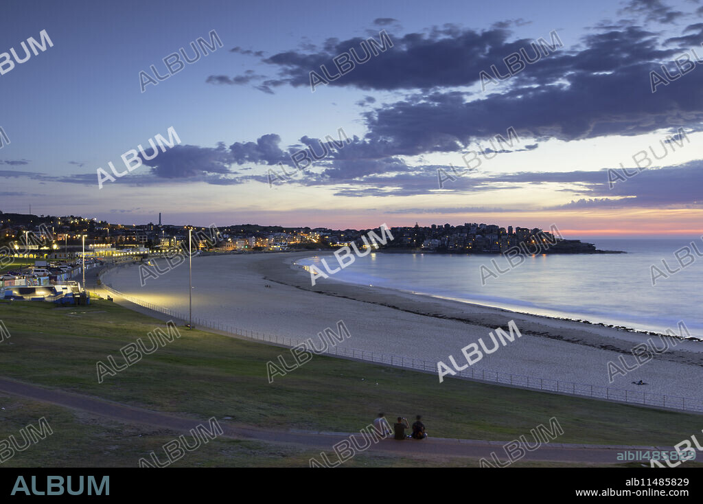 Bondi Beach at dawn, Sydney, New South Wales, Australia, Pacific.