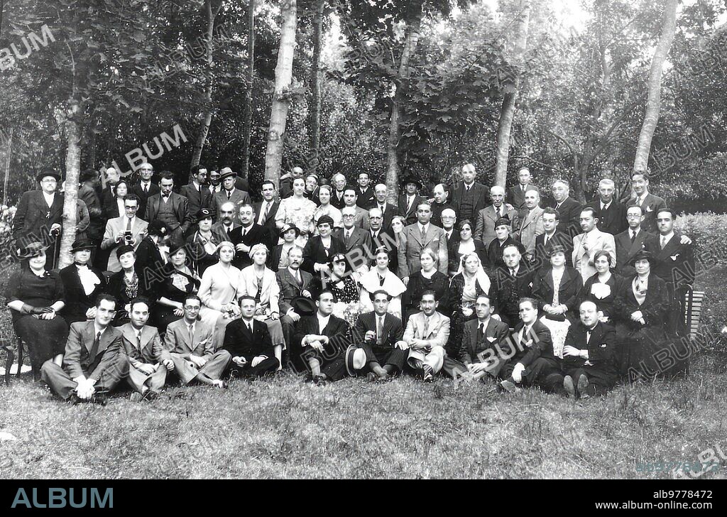 Homenaje A calvo Sotelo el  1 de agosto de 1934 - entre los Asistentes, el general Marques de Cavalcanti y su Esposa, doña Blanca Quiroga y pardo Bazán, D. Fernando y D. Francisco Álvarez de Sotomayor, D. Andrés Amado, el presbítero D. Ramón Castelo, profesor de calvo Sotelo en El "colegio Católico" de la Coruña, el párroco de san Pedro de Mezonzo, D. José Toubes, el Conde de Canillas, D. Ramón Bermúdez de Castro, D. Federico y D. Julio López Bailly, el ex alcalde de Pontevedra D. Remigio Hevia, D. José Linares Rivas, D. Salvador Sanz, D. Enrique M. de Santos Bugallo, D. Juan Vidal Verdes, D. Pedro García, D. Juan Tejeiro y el autor de este Articulo José Luis Bugallal.