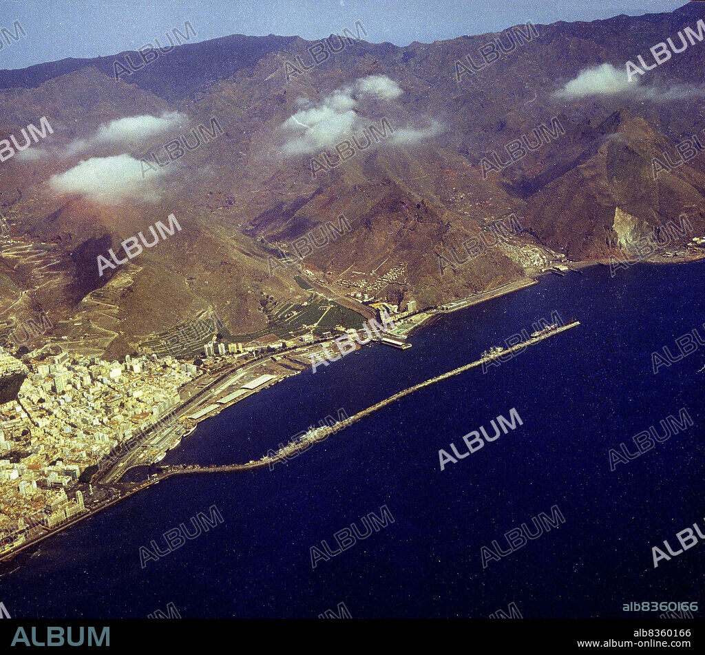 VISTA AEREA DE SANTA CRUZ DE TENERIFE  - FOTO AÑOS 60.
