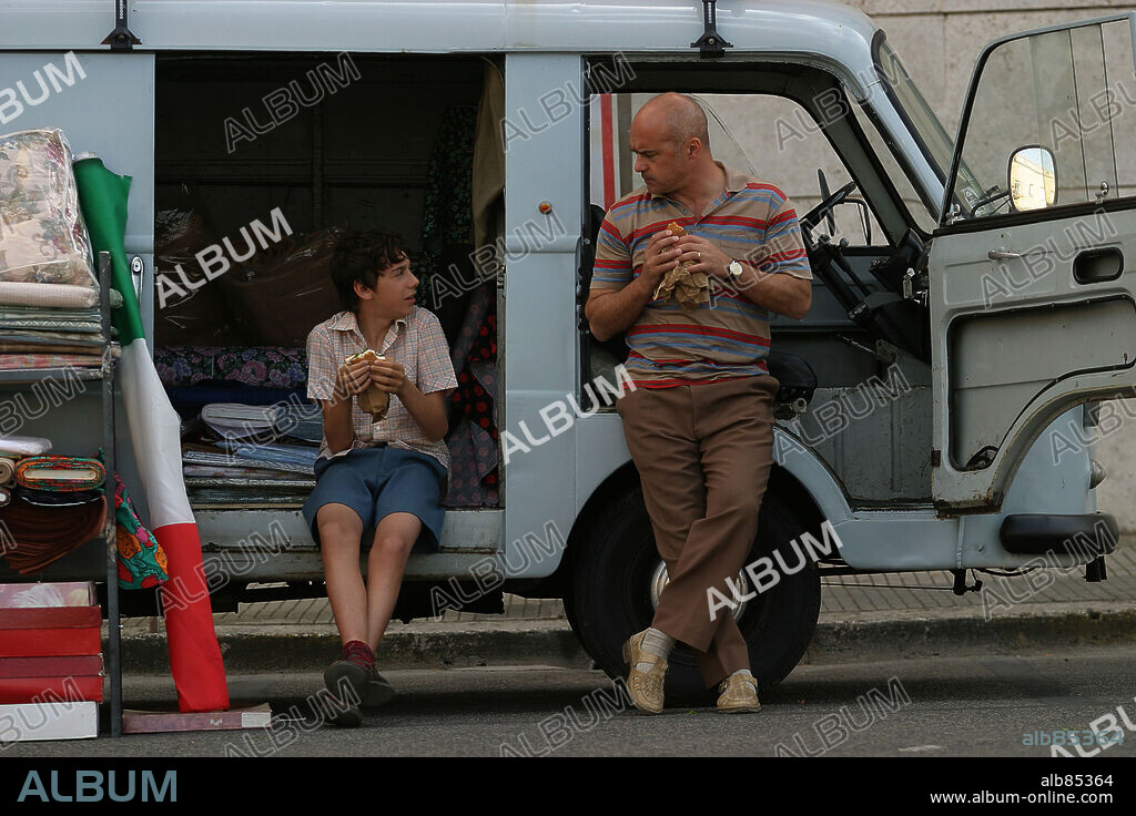 LUCA ZINGARETTI and VITTORIO EMANUELE PROPIZIO in MY BROTHER IS AN ONLY CHILD, 2007 (MIO FRATELLO E FIGLIO UNICO), directed by DANIELE LUCHETTI. Copyright CATTLEYA/BABE FILM.