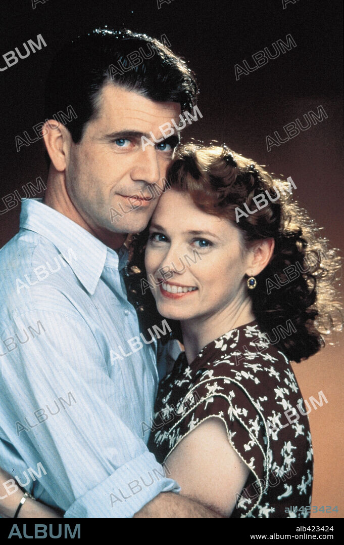 ISABEL GLASSER et MEL GIBSON dans FOREVER YOUNG, 1992, réalisé par STEVE MINER. Copyright WARNER BROTHERS.