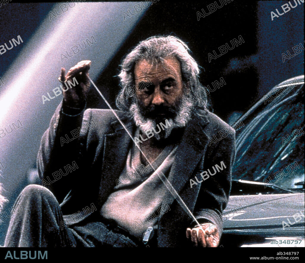 EMILIO ECHEVARRIA in LOVE'S A BITCH, 2000 (AMORES PERROS), directed by ALEJANDRO GONZALEZ IÑARRITU. Copyright LIONS GATE FILMS / PRIETO, RODRIGO.