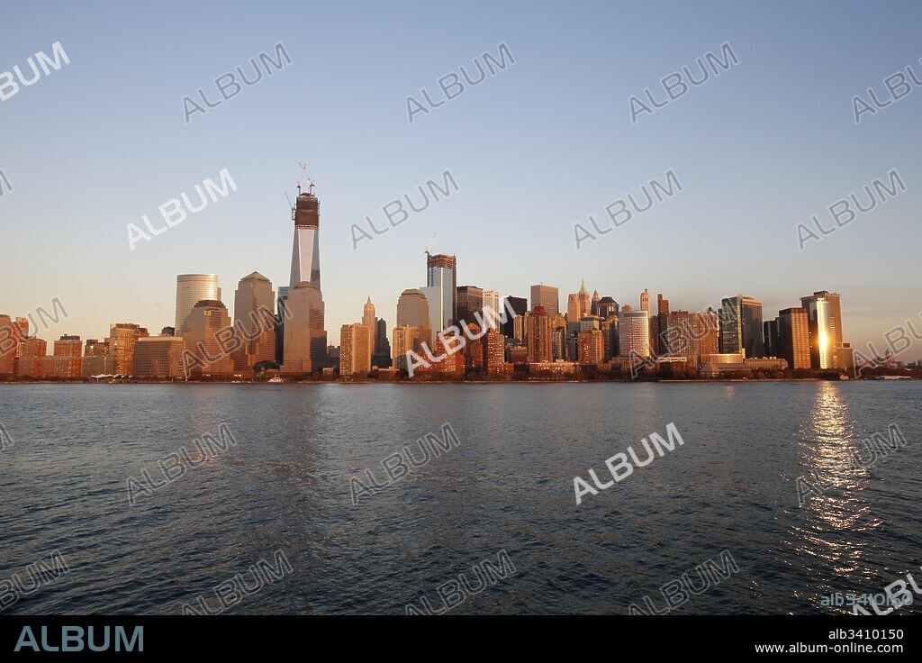 Lower Manhattan, Manhattan skyline from the Hudson River.