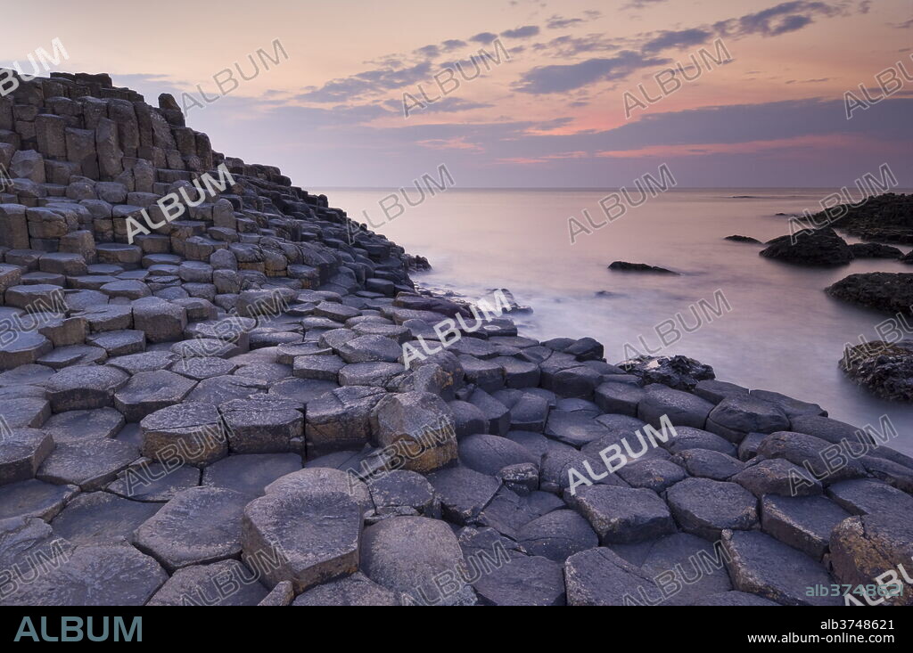 Hexagonal basalt columns of the Giant's Causeway, UNESCO World Heritage Site, and Area of Special Scientific Interest, near Bushmills, County Antrim, Ulster, Northern Ireland, United Kingdom, Europe.