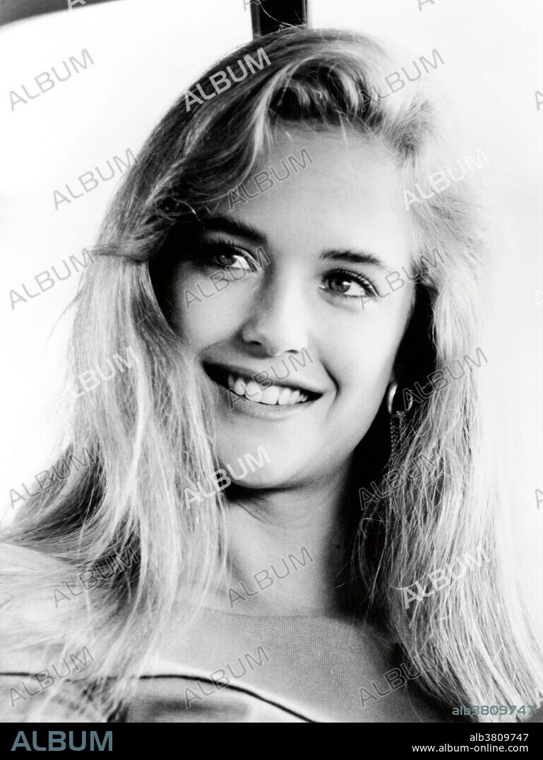 KELLY PRESTON in TWINS, 1988, directed by IVAN REITMAN. Copyright UNIVERSAL PICTURES.
