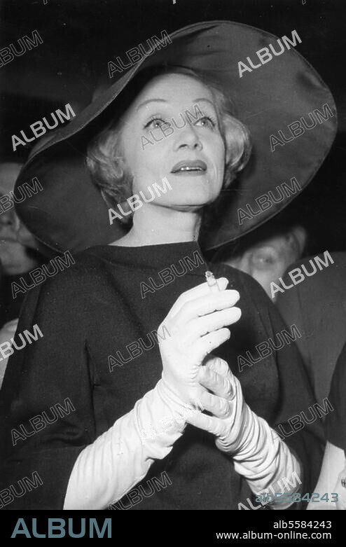 Dietrich, Marlene Filmschauspielerin und Sängerin, 1901 - 1992. Marlene Dietrich während der Pressekonferenz im Hilton-Hotel, Berlin. Foto, Mai 1960.