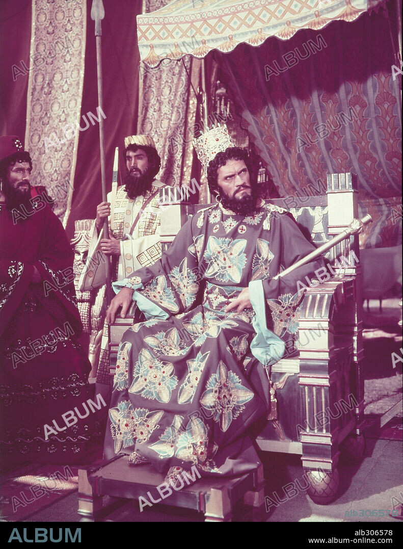 HARRY ANDREWS in ALEXANDER THE GREAT, 1956, directed by ROBERT ROSSEN. Copyright UNITED ARTISTS.