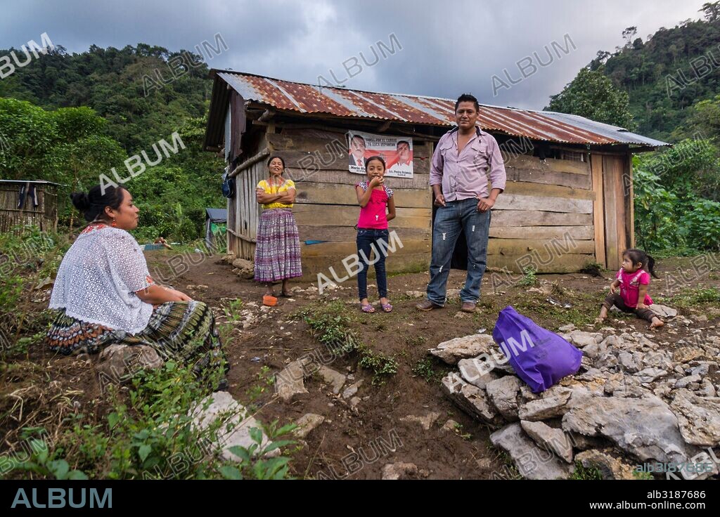 familia Quiche, Lancetillo, La Parroquia, zona Reyna, Quiche, Guatemala, Central America.