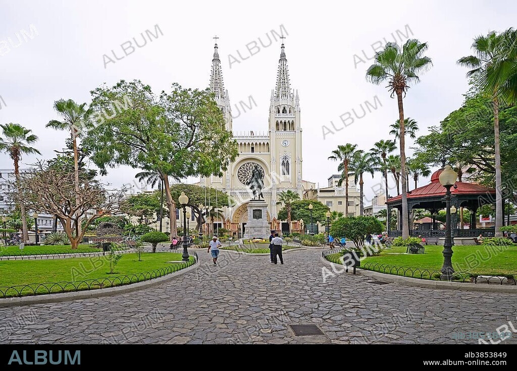 Parque Seminario, Parque Bolivar or Parque de las Iguanas, Iguana Park, Guayaquil, Ecuador, South America.
