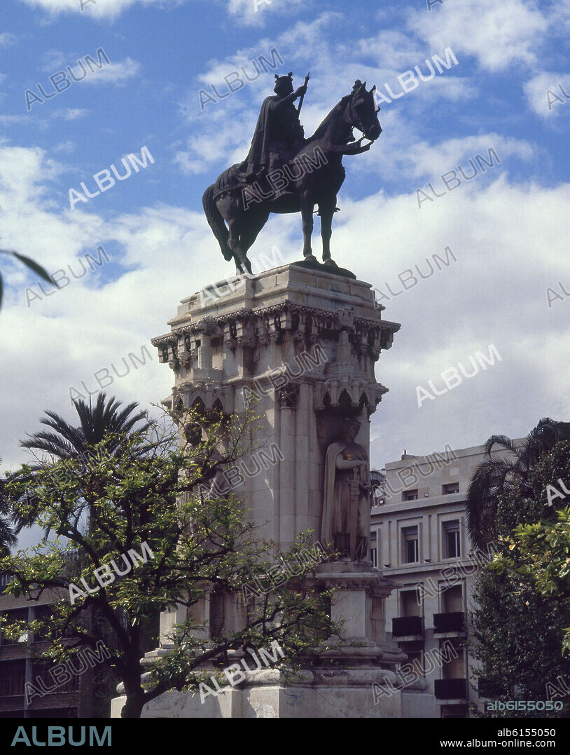 JOAQUIN BILBAO MARTINEZ (1864-1934) ESCULTOR. MONUMENTO A SAN FERNANDO EN LA PLAZA NUEVA DE SEVILLA - 1924.