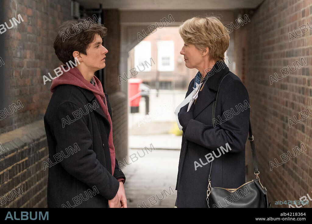 EMMA THOMPSON and FIONN WHITEHEAD in THE CHILDREN ACT, 2017, directed by RICHARD EYRE. Copyright BBC FILMS.