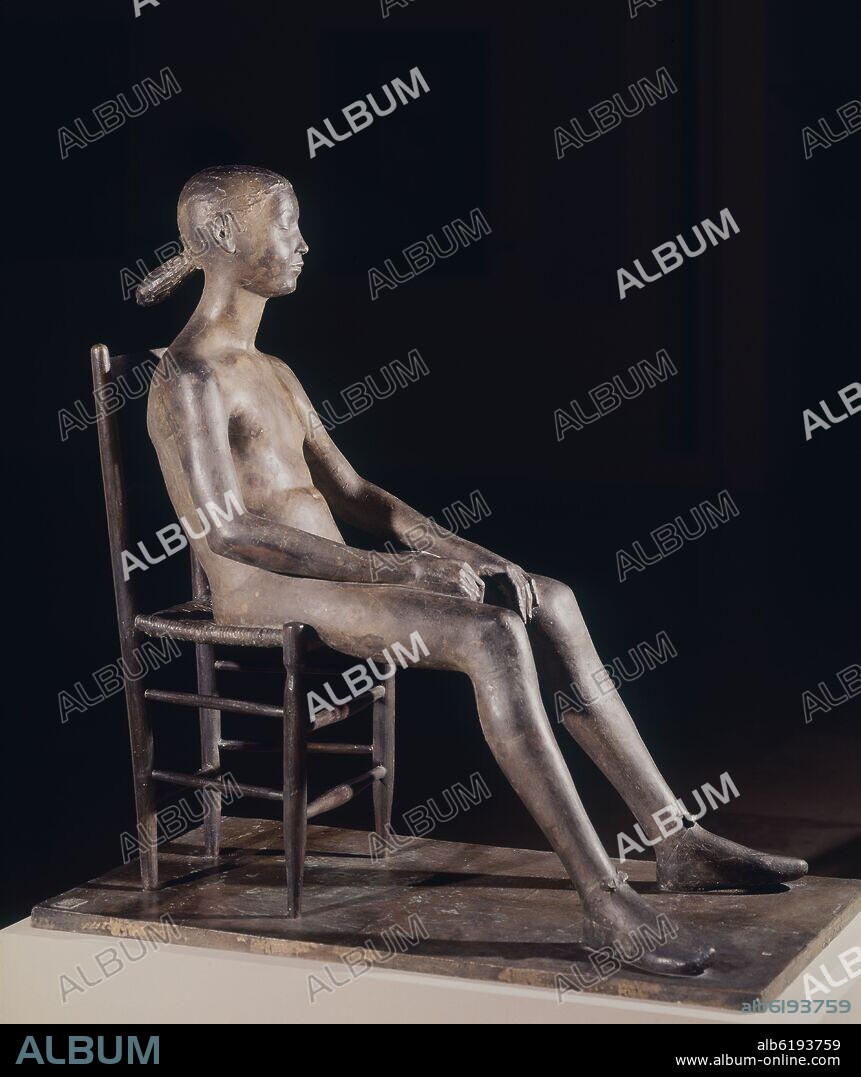 GIACOMO MANZU. NINA SENTADA EN UNA SILLA - 1949 - BRONCE FUNDIDO - 113x60x109 cm.