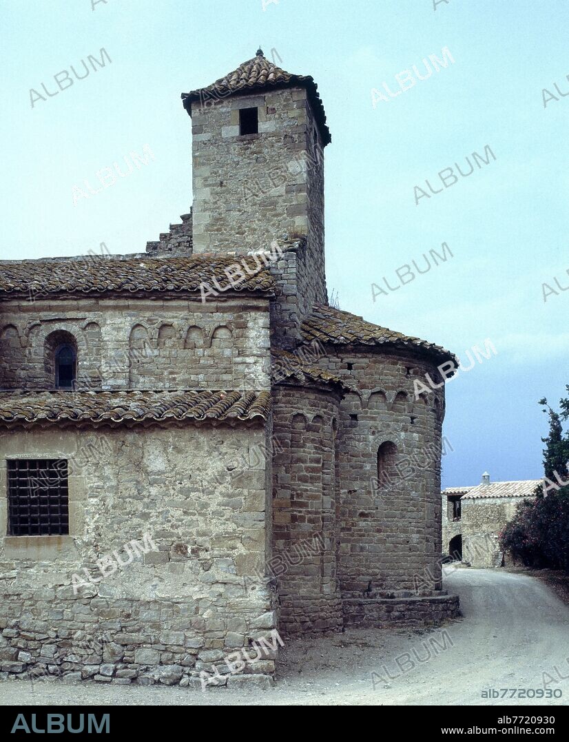 IGLESIA DE SAN PEDRO - SIGLO XI - ROMANICO CATALAN.