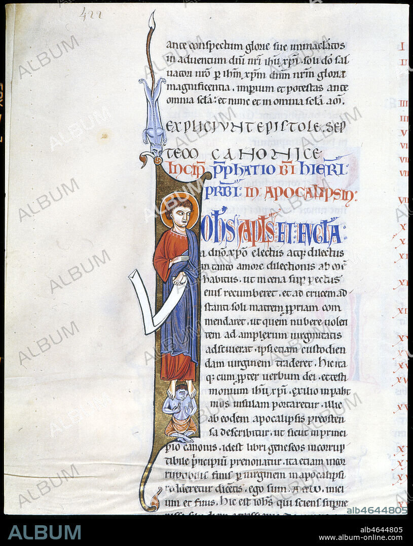 Lettrine "J" representant saint Jean tiree de l'Apocalypse de saint Jean (f°422). Ce manuscrit sur parchemin est une vulgate: traduction latine de la Bible par Saint Jerome. Biblia sacra ex translatione S. Hieronymi : 1170-1180 - 12ème siècle. Credit Mention obligatoire BMIU-Clermont-F/Kharbine-Tapabor.