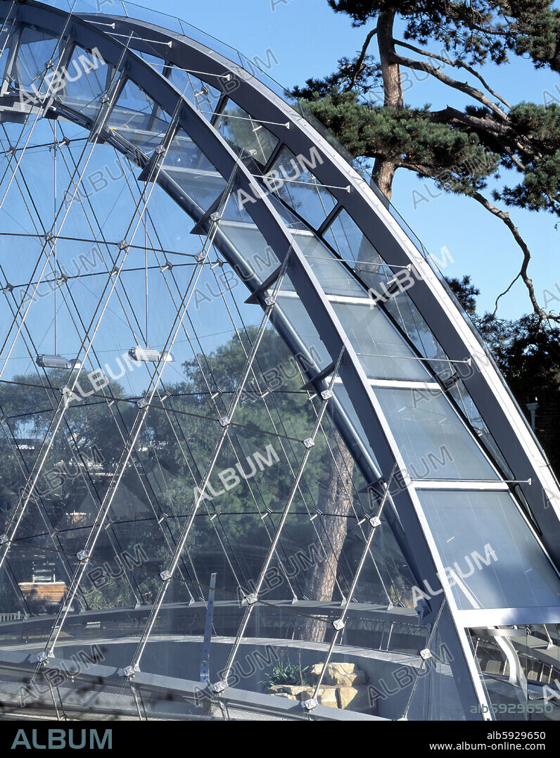 DAVIES ALPINE HOUSE KEW GARDENS OVERALL EXTERIOR VIEW.