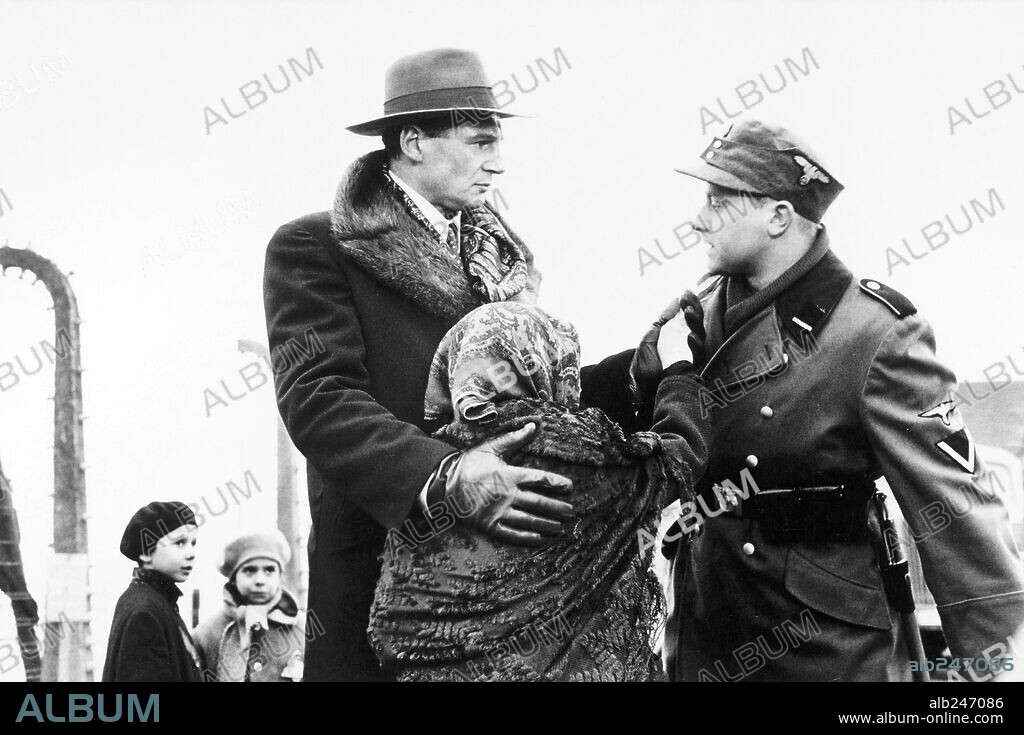LIAM NEESON en LA LISTA DE SCHINDLER, 1993 (SCHINDLER'S LIST), dirigida por STEVEN SPIELBERG. Copyright UNIVERSAL PICTURES.